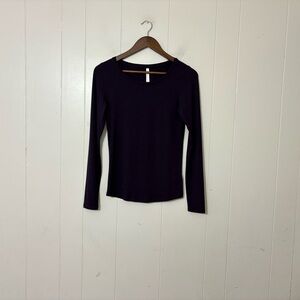 Babaton Aritzia Plum Long Sleeve Crew Neck Essential Layering Top Sz M  Basic